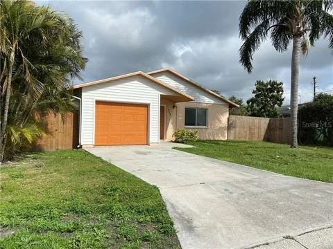 904 16th St E - Photo 3 of 14