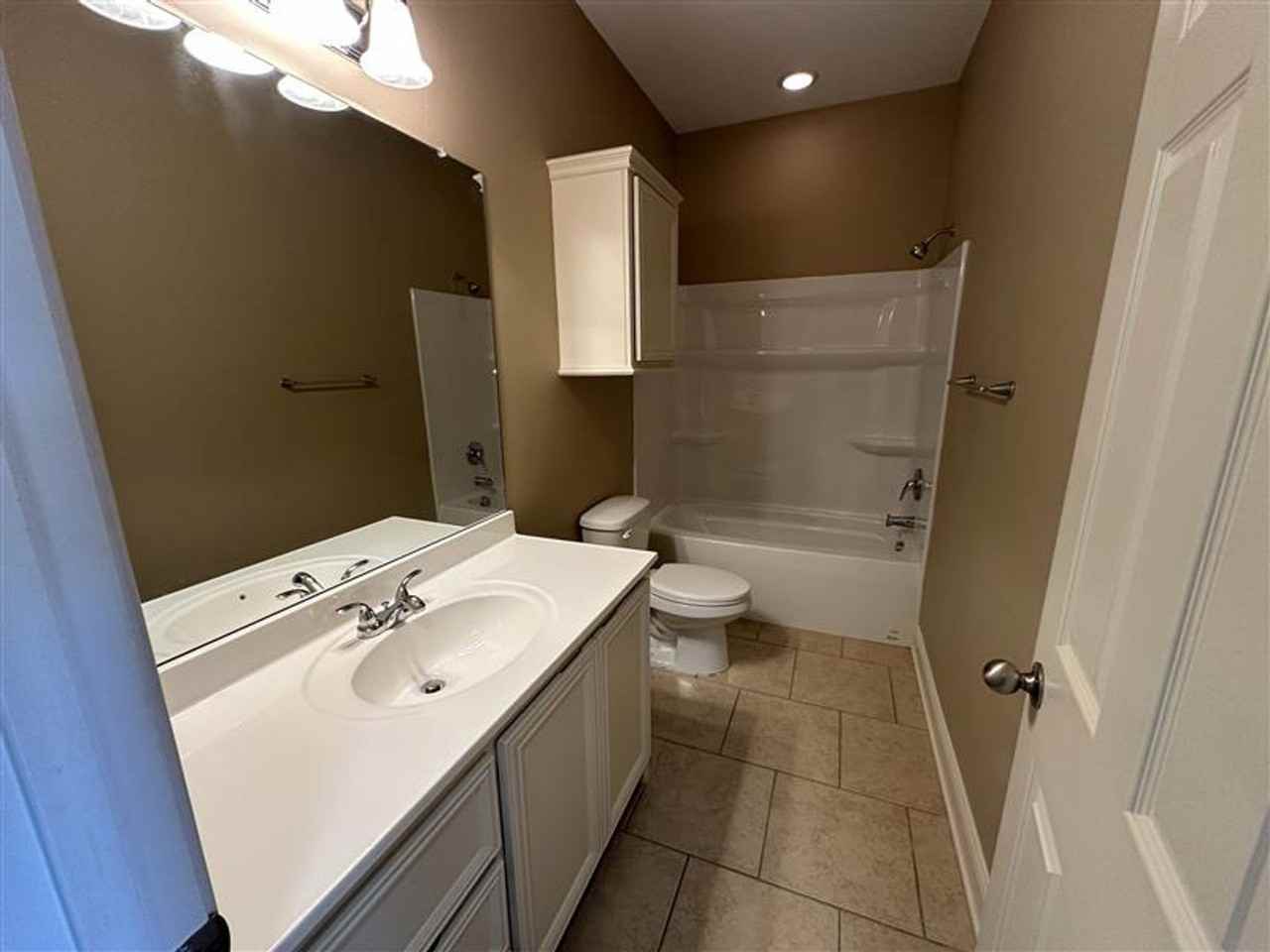 3915 Mobley Cir - Photo 5 of 15