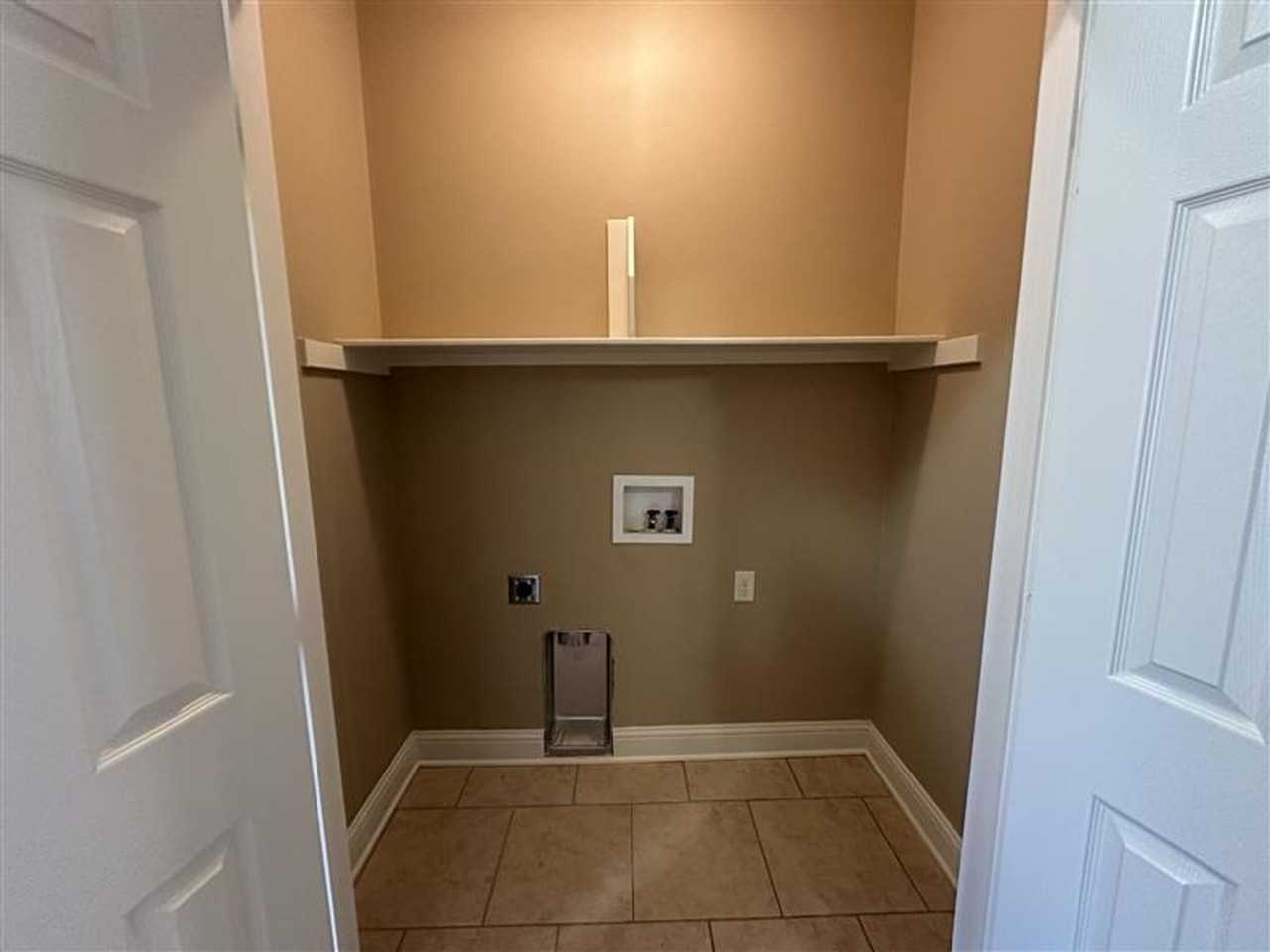 3915 Mobley Cir - Photo 7 of 15