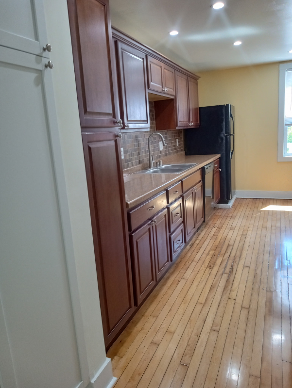 1870 N Warren Ave - Photo 2 of 16