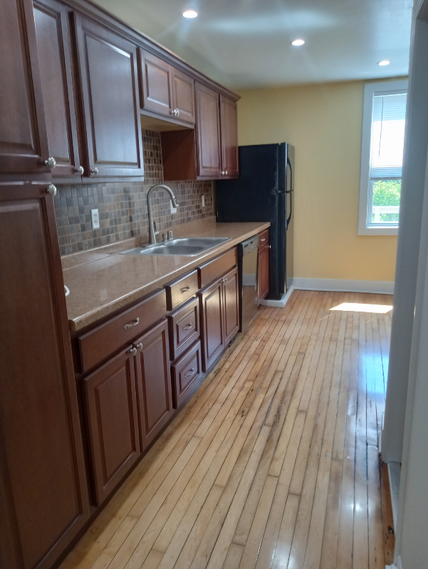 1870 N Warren Ave - Photo 3 of 16