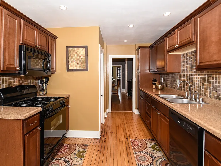 1870 N Warren Ave - Photo 6 of 16