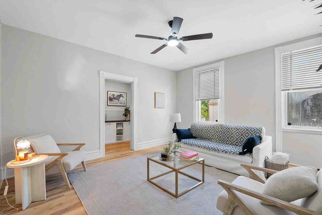 1123 Brabec St - Photo 7 of 19