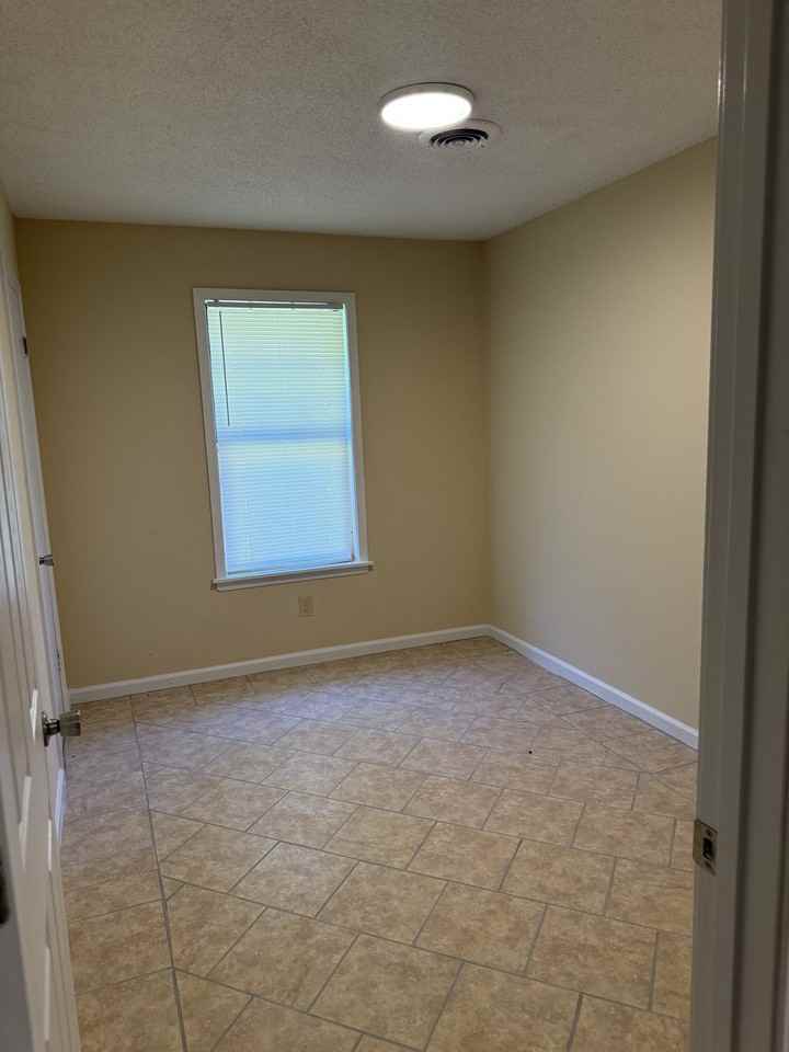 103 Issac Dr - Photo 4 of 9