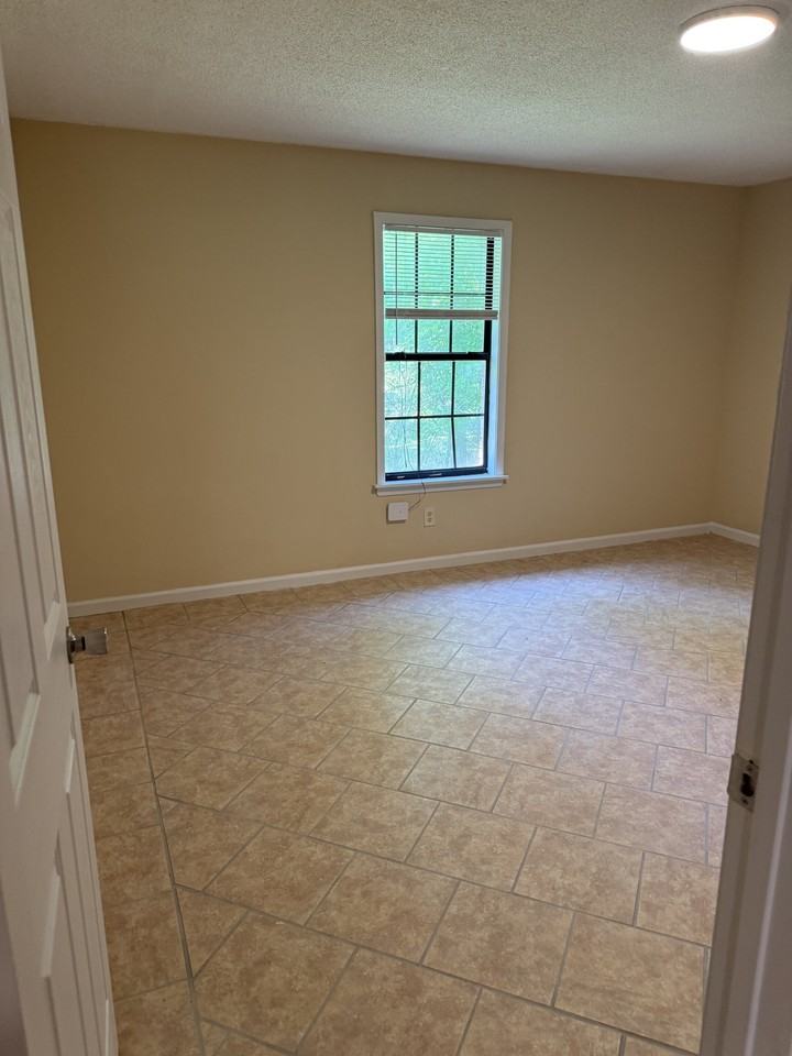 103 Issac Dr - Photo 5 of 9