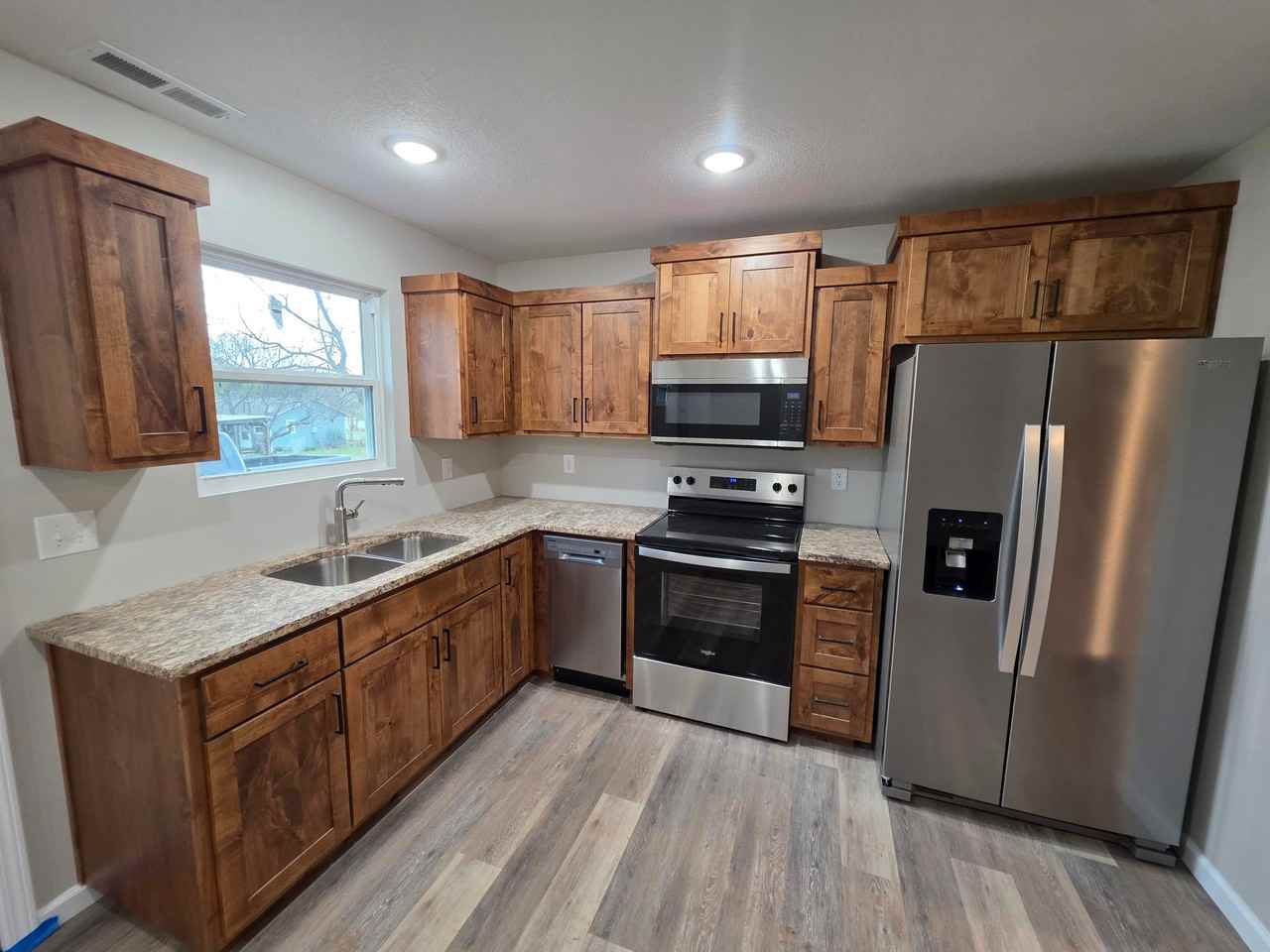 349 W Neosho St - Photo 2 of 8