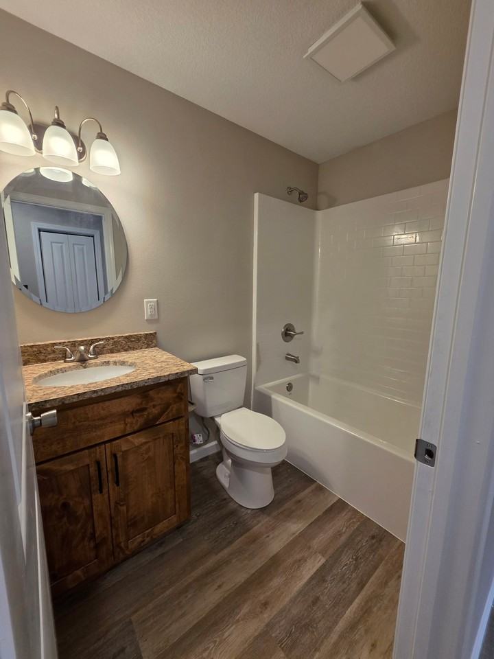 349 W Neosho St - Photo 4 of 8