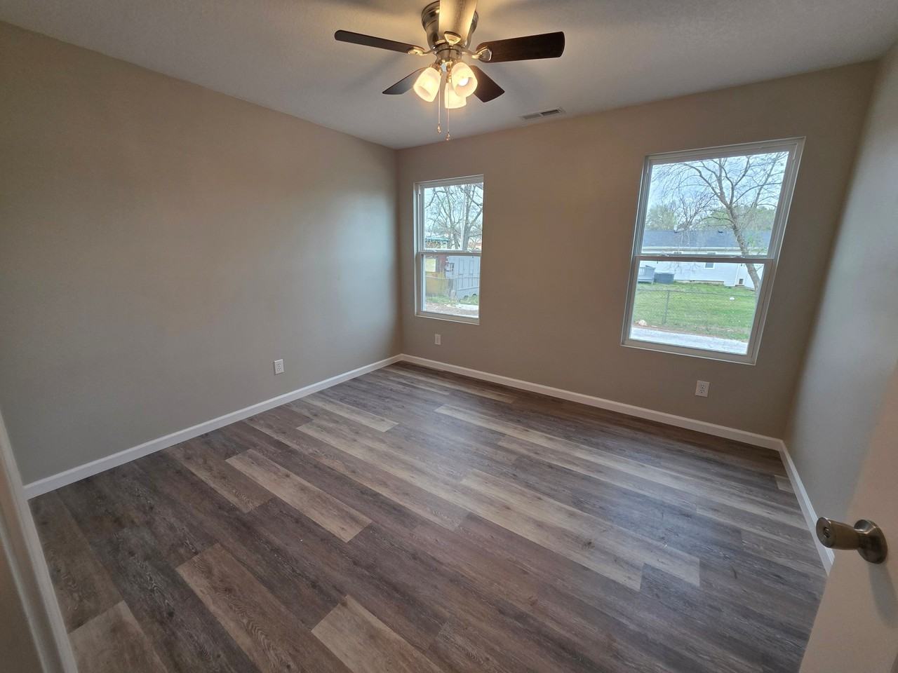 349 W Neosho St - Photo 6 of 8