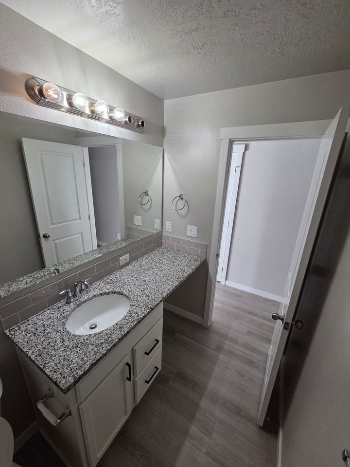17649 Desert Ridge Ave - Photo 5 of 5