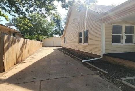 1123 W Kansas Ave - Photo 2 of 13