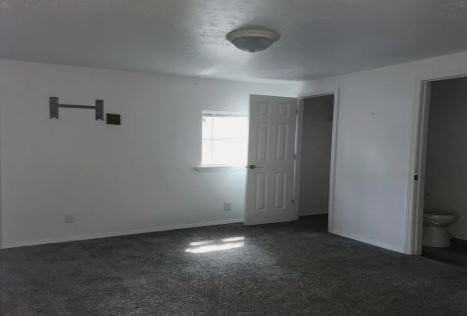 1123 W Kansas Ave - Photo 7 of 13