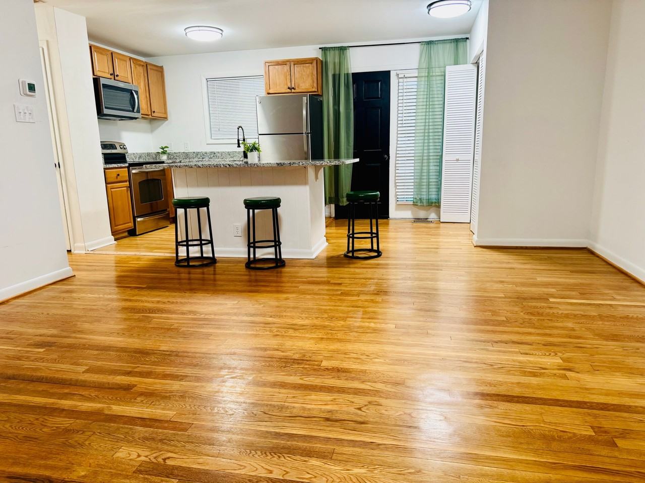 1216 W Leigh St - Photo 3 of 36