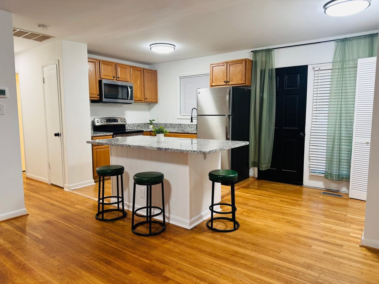 1216 W Leigh St - Photo 4 of 36