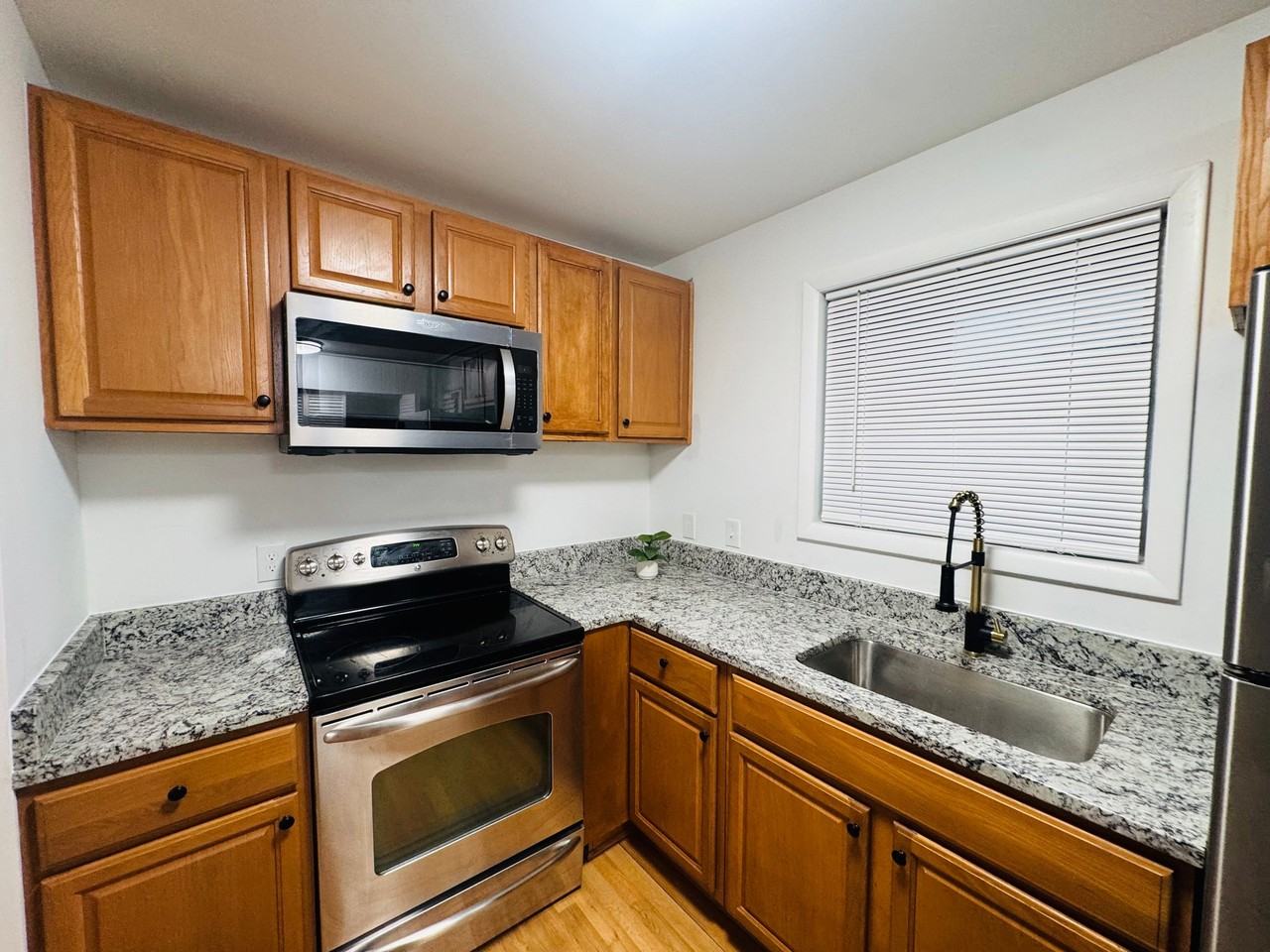 1216 W Leigh St - Photo 7 of 36