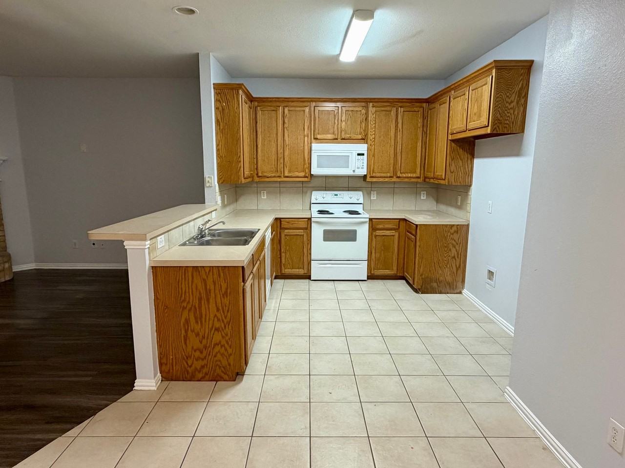 5832 Swords Dr - Photo 4 of 14