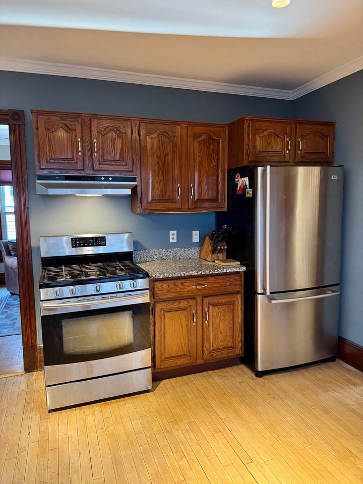 175 Maple St - Photo 4 of 18