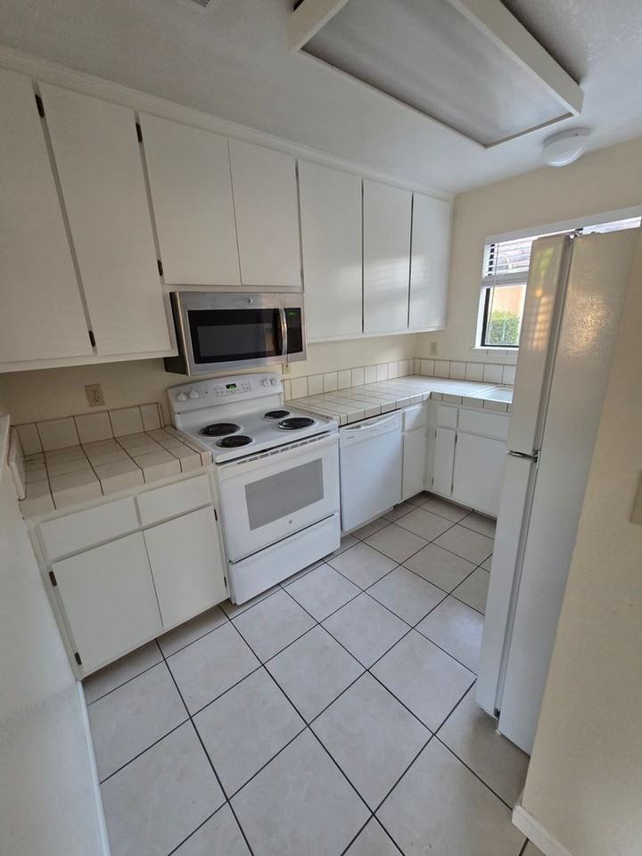 3623 La Mancha Pl - Photo 3 of 16