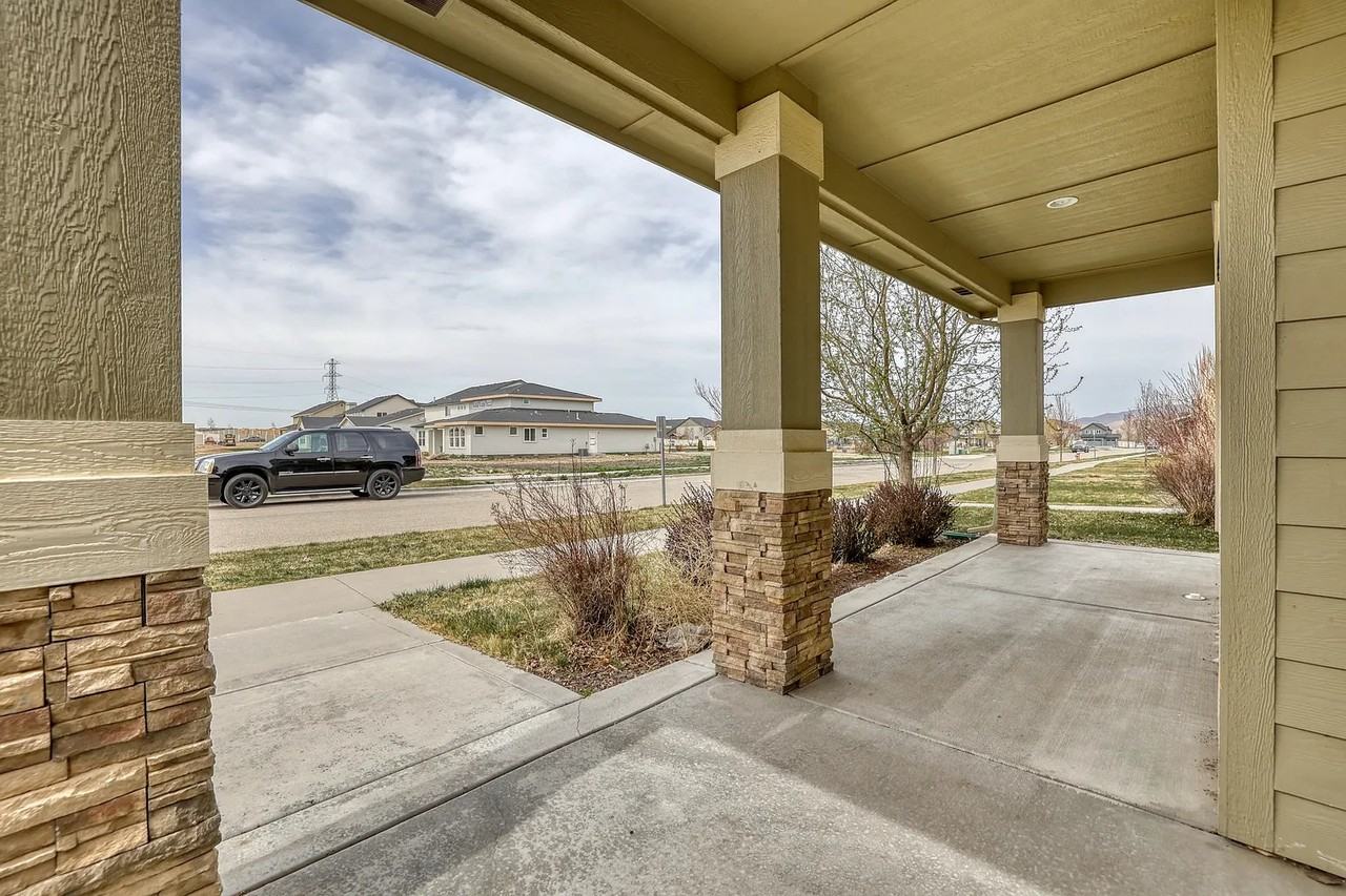 8126 S Snow Bird Ave - Photo 2 of 20