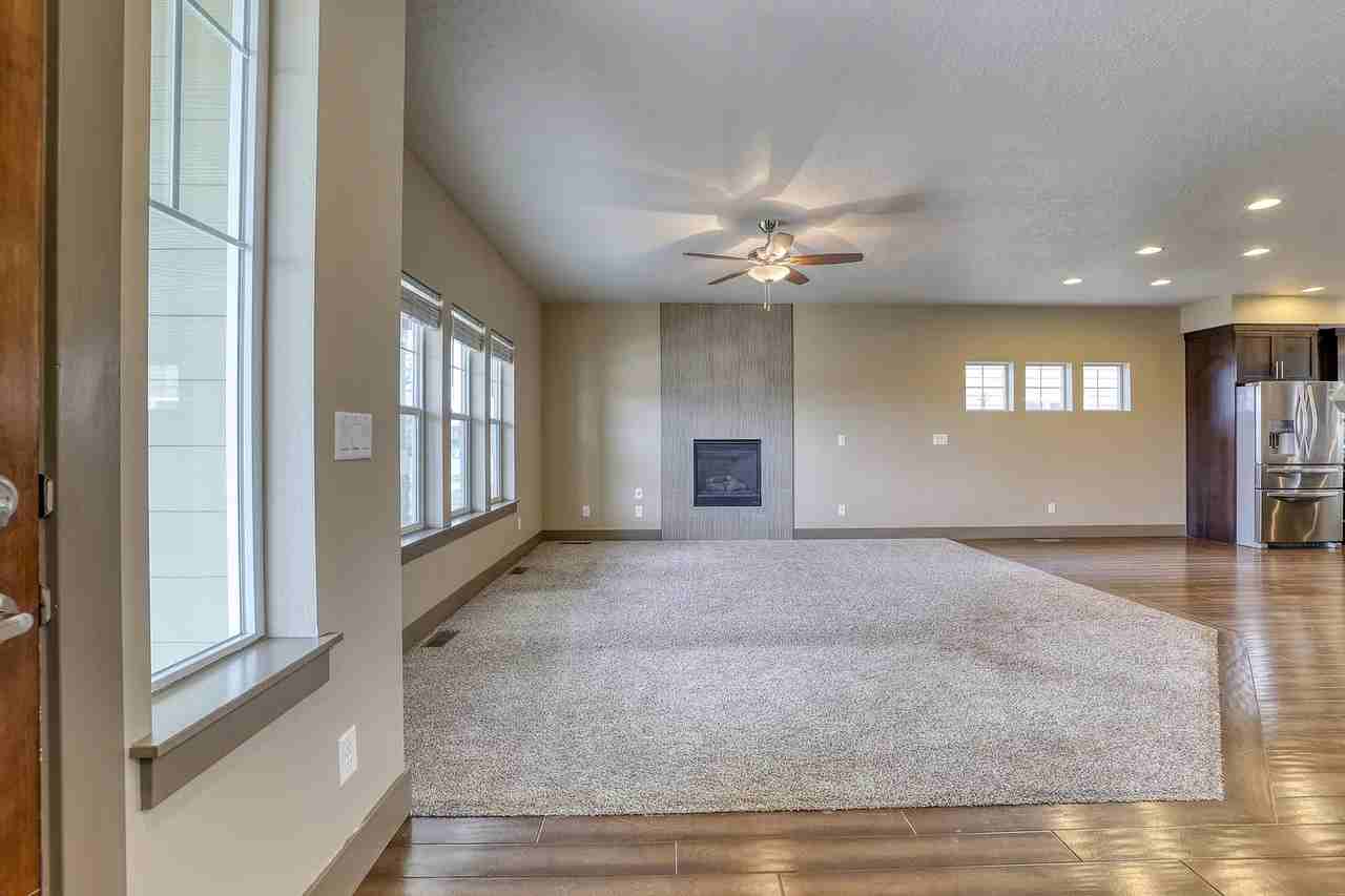 8126 S Snow Bird Ave - Photo 4 of 20