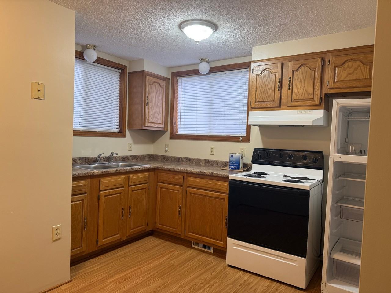 222 Scottwood Ave #B - Photo 5 of 6