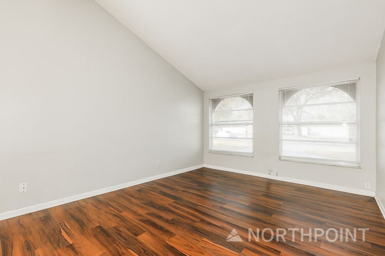 601 Highview Ter S - Photo 2 of 16