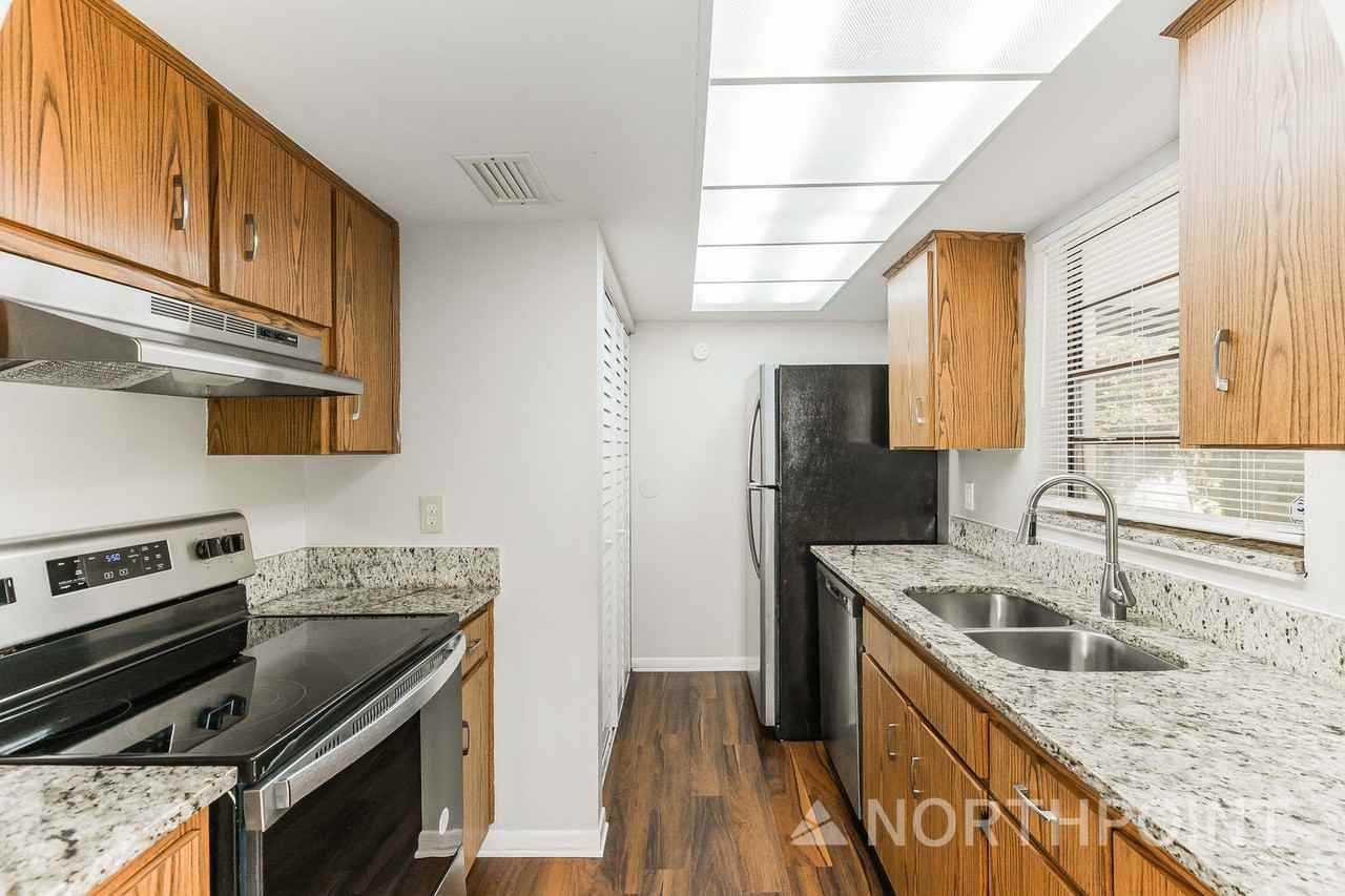 601 Highview Ter S - Photo 6 of 16