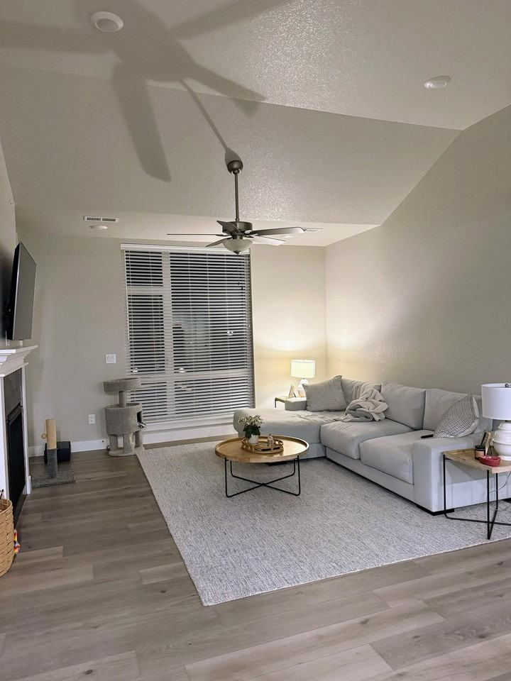 827 Schlagel St #9 - Photo 4 of 11