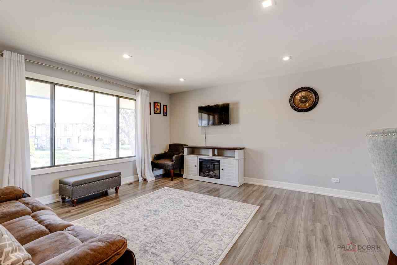 1171 Saylesville Ln - Photo 5 of 20