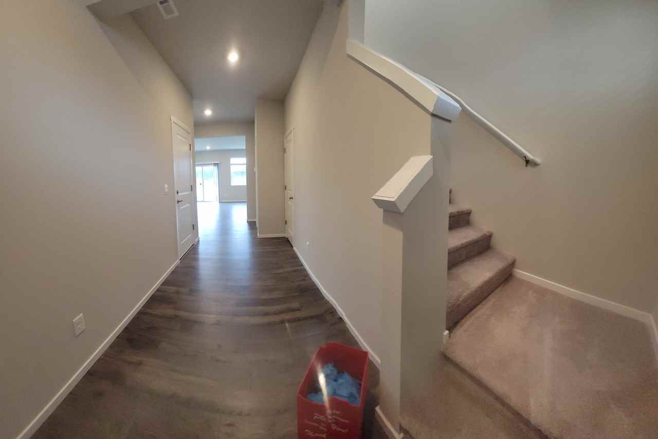 1152 Sw Pendleton Way - Photo 3 of 20