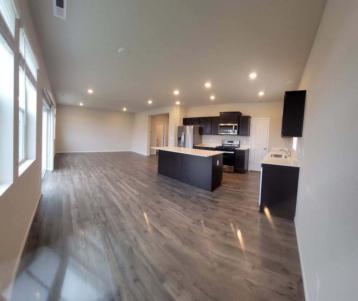 1152 Sw Pendleton Way - Photo 4 of 20