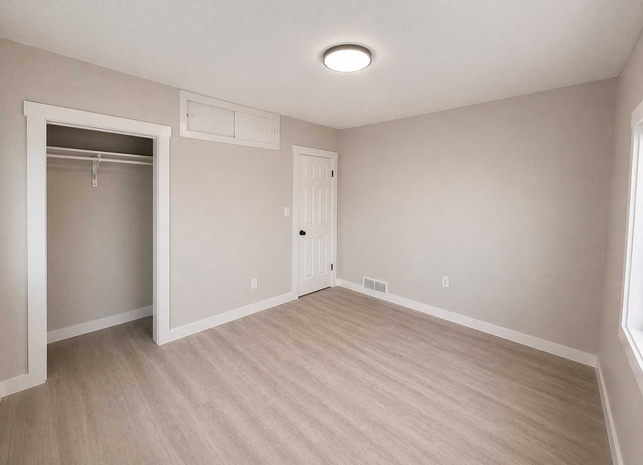 516 N Hudson Ave - Photo 2 of 5