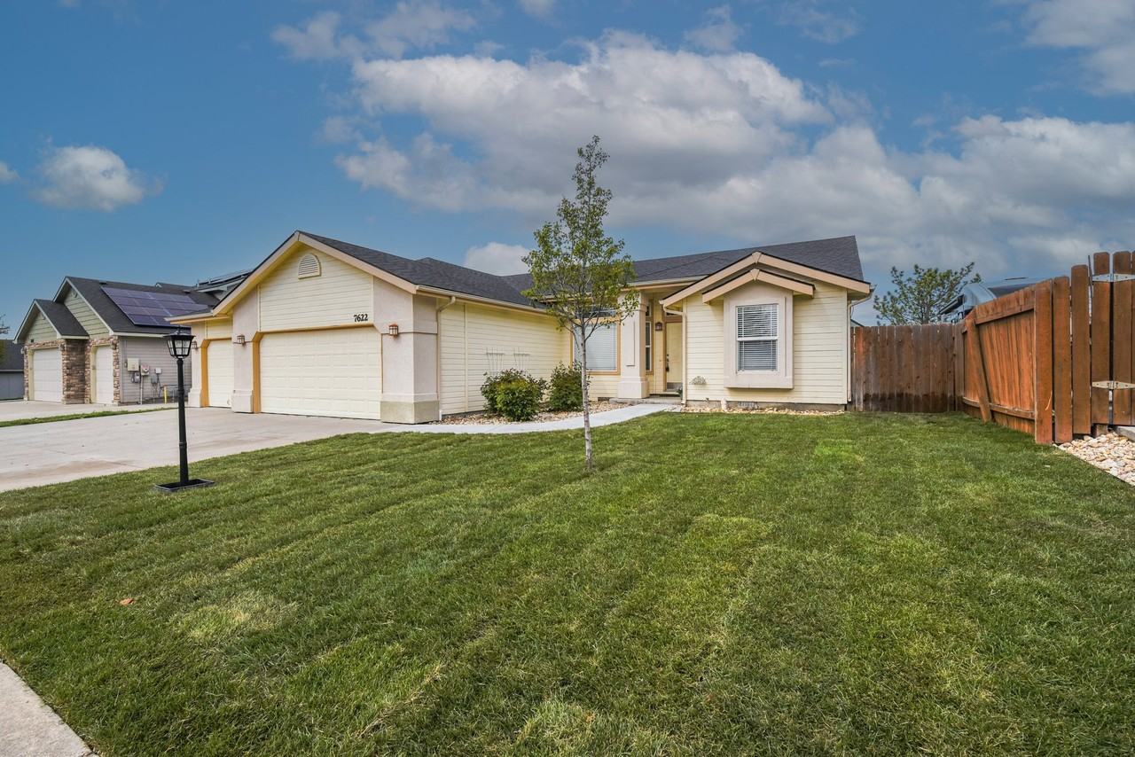 7622 W Bright Star St - Photo 2 of 18