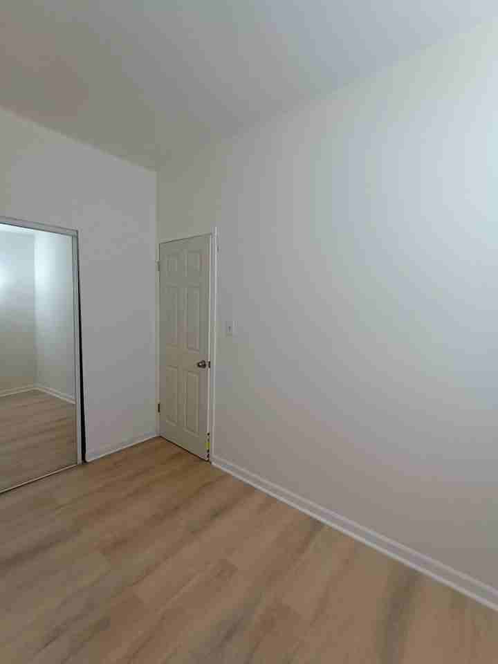 2517 W Division St #2ndFLFRONT - Photo 5 of 6