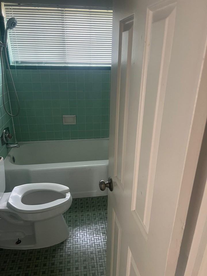 2505 W 12th St #2505 - Photo 2 of 8