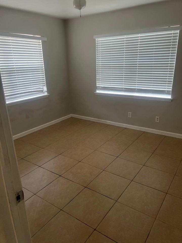 2505 W 12th St #2505 - Photo 3 of 8