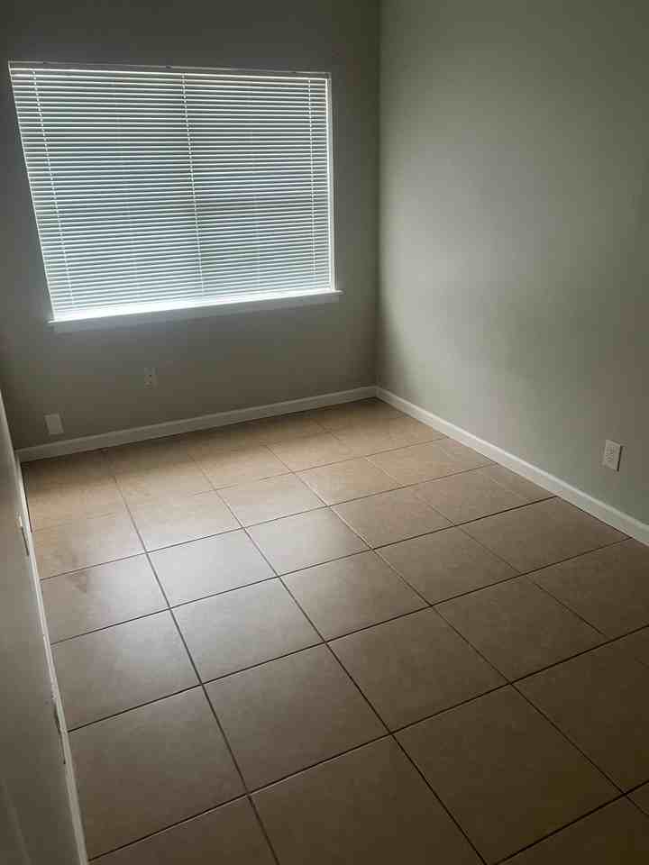 2505 W 12th St #2505 - Photo 5 of 8