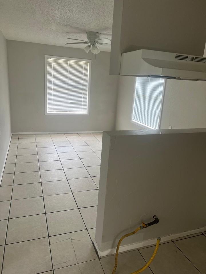 2505 W 12th St #2505 - Photo 6 of 8