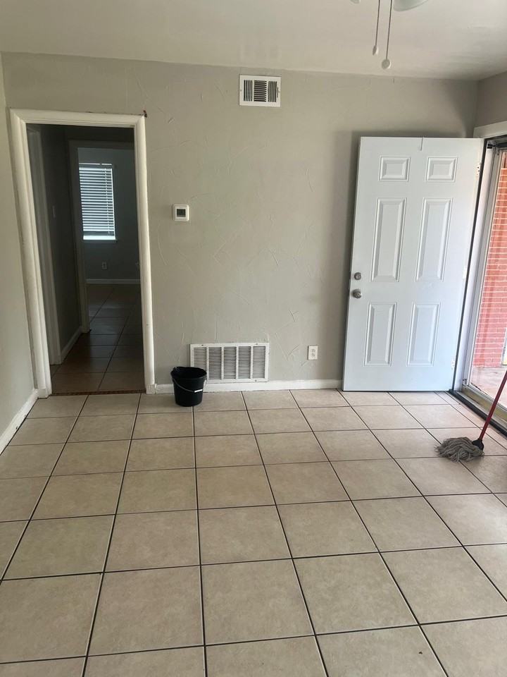 2505 W 12th St #2505 - Photo 7 of 8