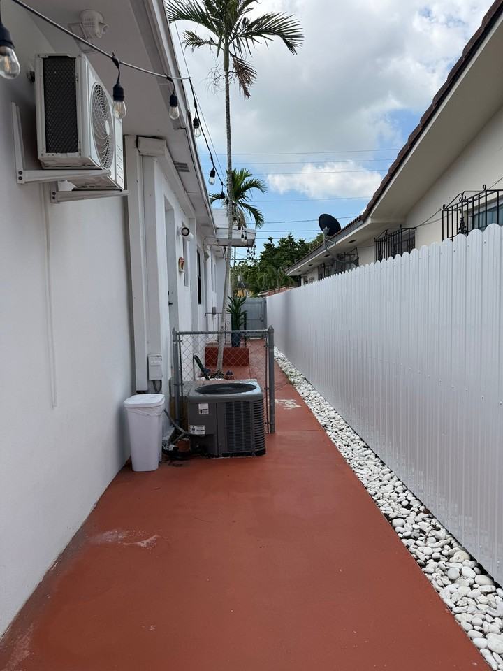 3623 Sw 15th St - Photo 2 of 10