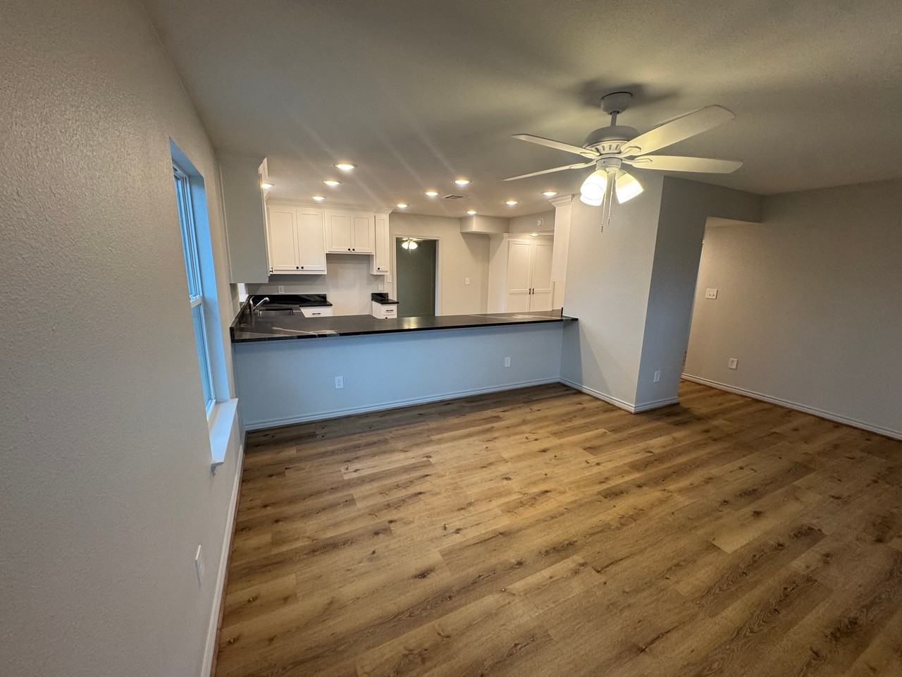 207 Laurel Ln - Photo 2 of 12