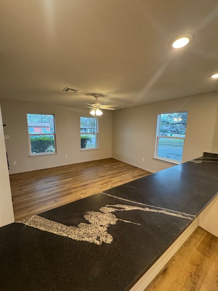 207 Laurel Ln - Photo 3 of 12