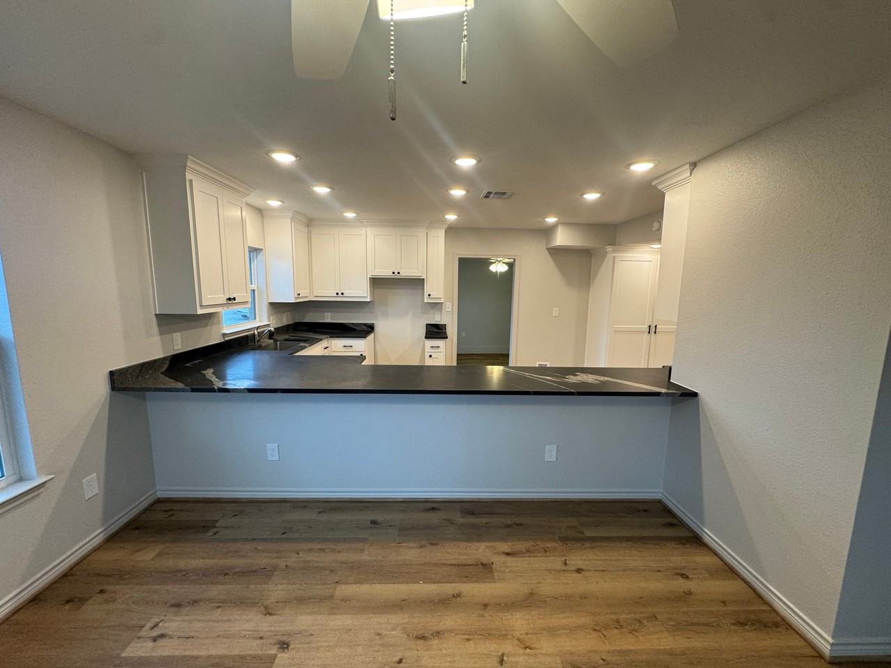 207 Laurel Ln - Photo 4 of 12