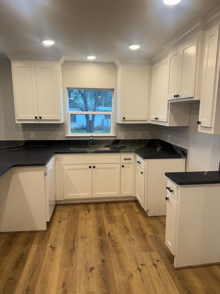 207 Laurel Ln - Photo 5 of 12