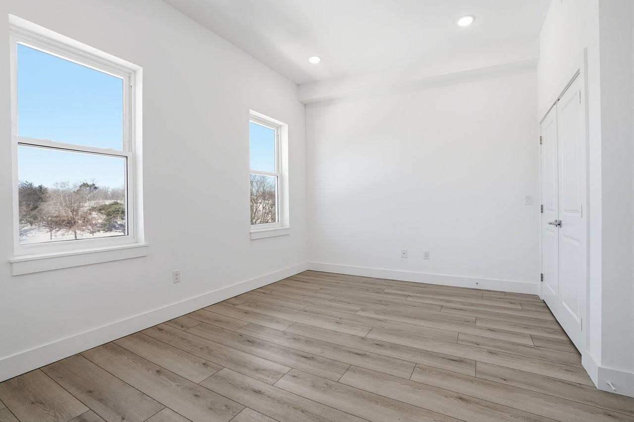 147 N Gross St #2 - Photo 4 of 9