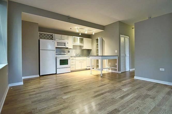 178 W Randolph St - Photo 2 of 15