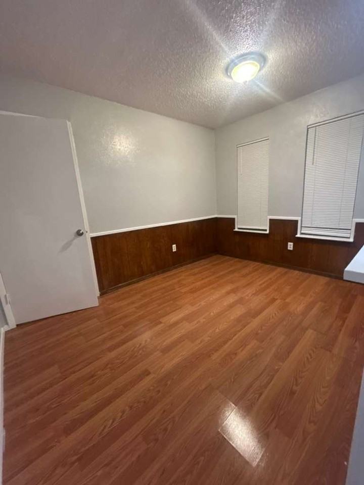 2408 Hollandale Cir #B - Photo 2 of 9