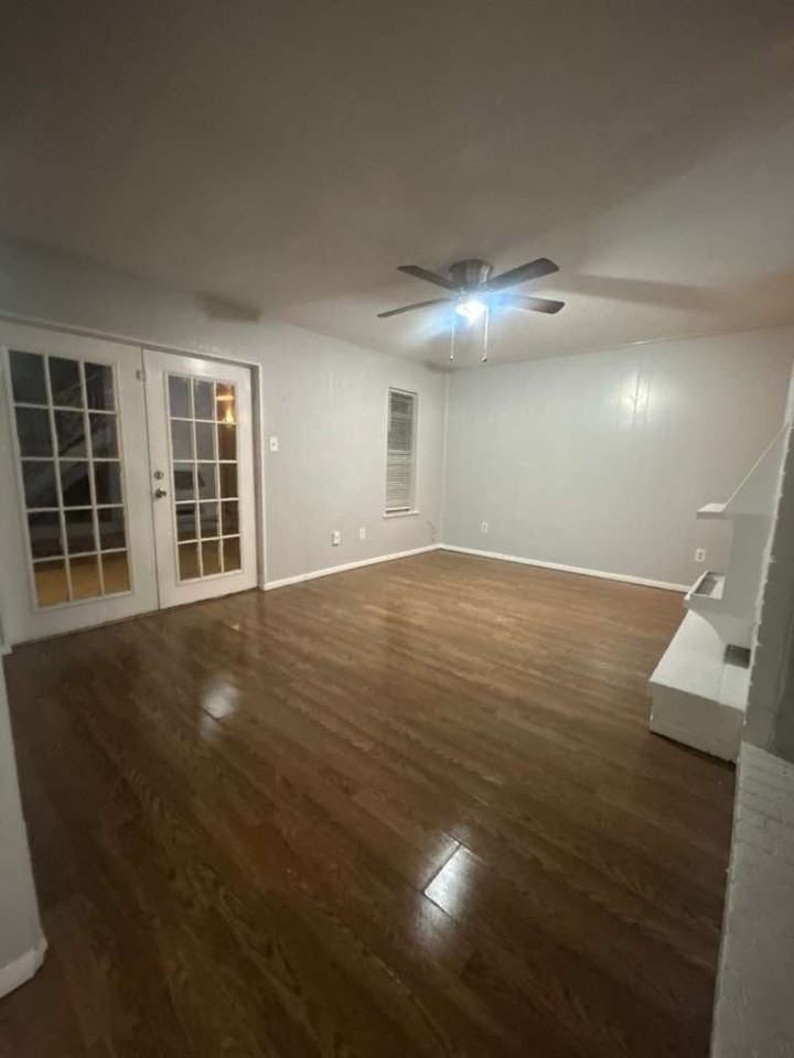 2408 Hollandale Cir #B - Photo 3 of 9