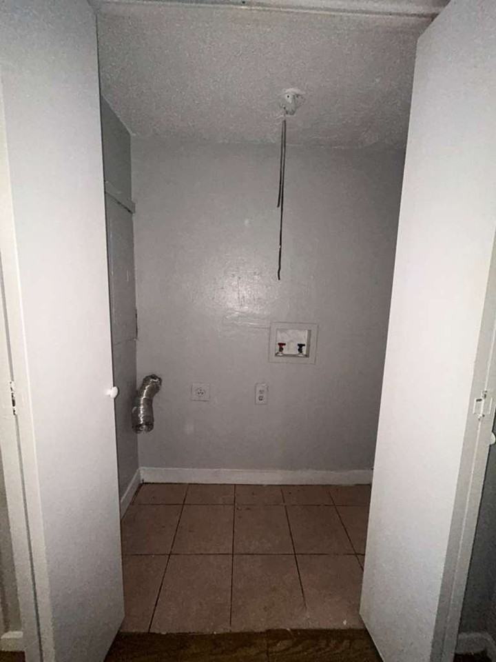 2408 Hollandale Cir #B - Photo 5 of 9