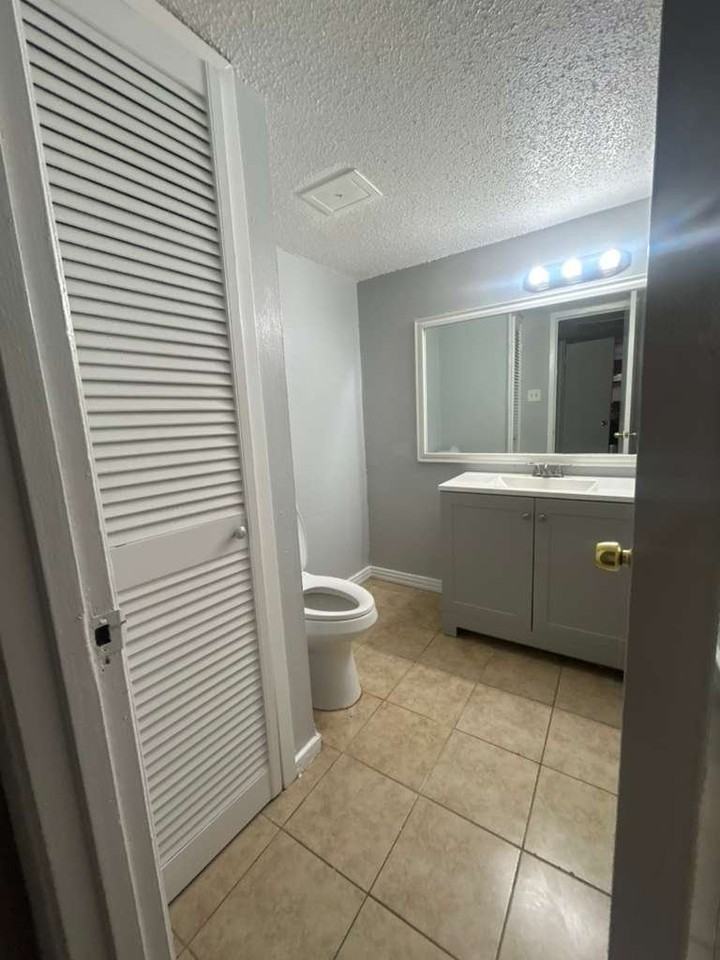 2408 Hollandale Cir #B - Photo 7 of 9