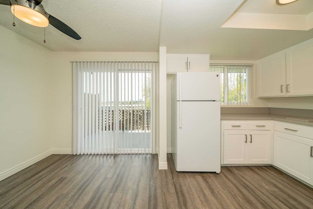 1150 Meadow Lake Dr #06 - Photo 3 of 12
